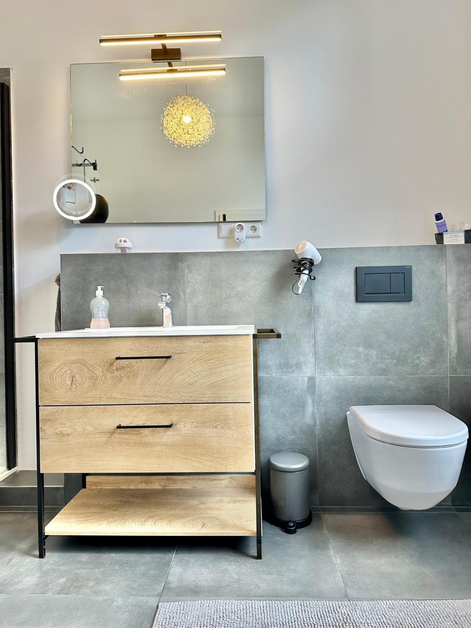Exklusives City-Apartment Im Herzen Oldenburgs Mit Balkon Und Parkplatz A36 Esterno foto